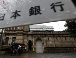Japan Adopts Negative-Rate Strategy to Aid Weakening Economy